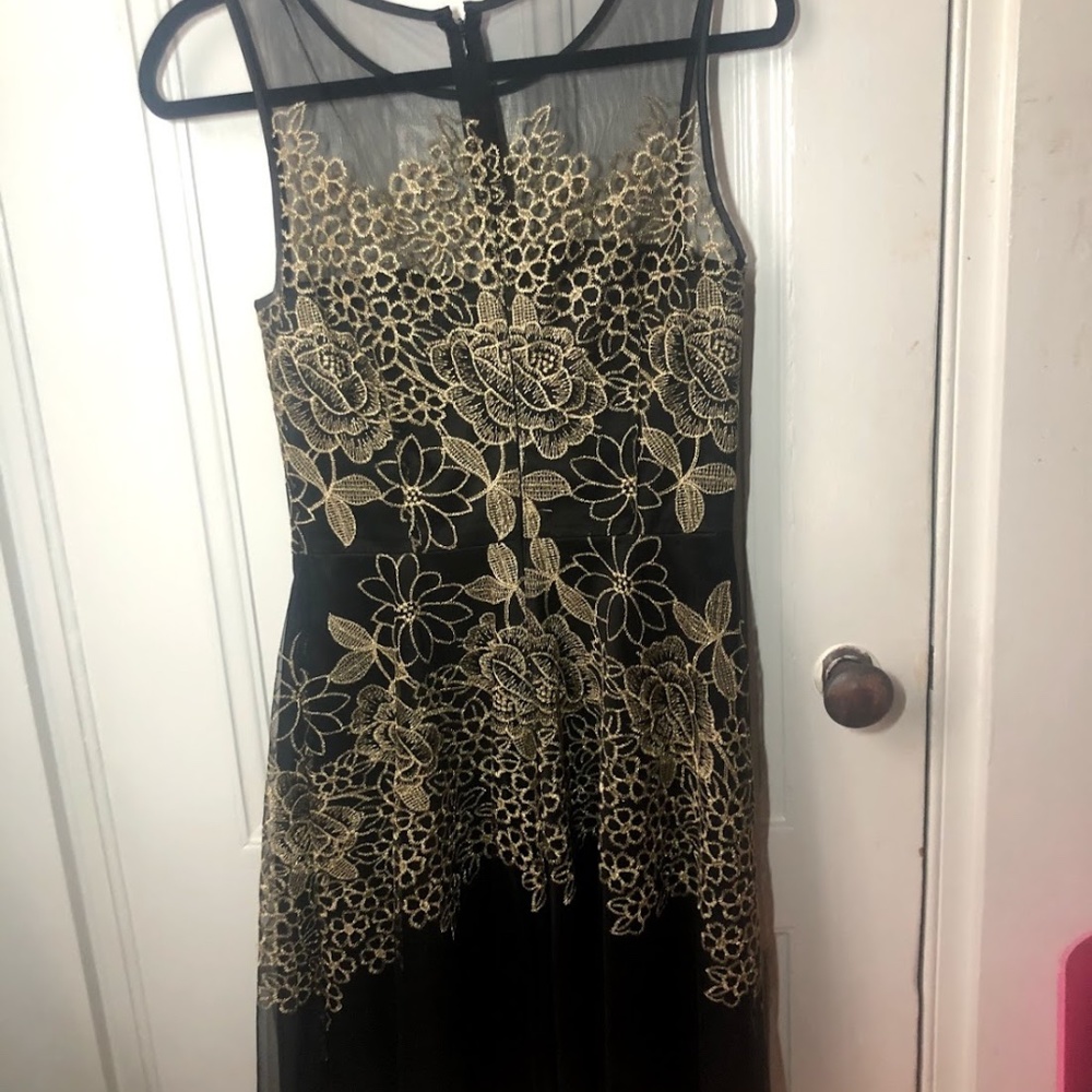 FIT N FLARE TAHARI DRESS